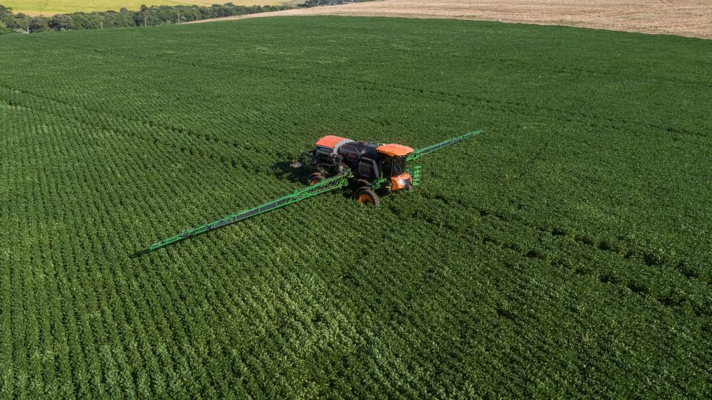 1 bilhão de hectares da agricultura brasileira tratados com defensivos